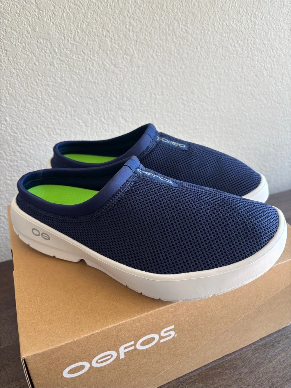 Oofos Men’s Oocoozie Sport Mule Navy size 9.5